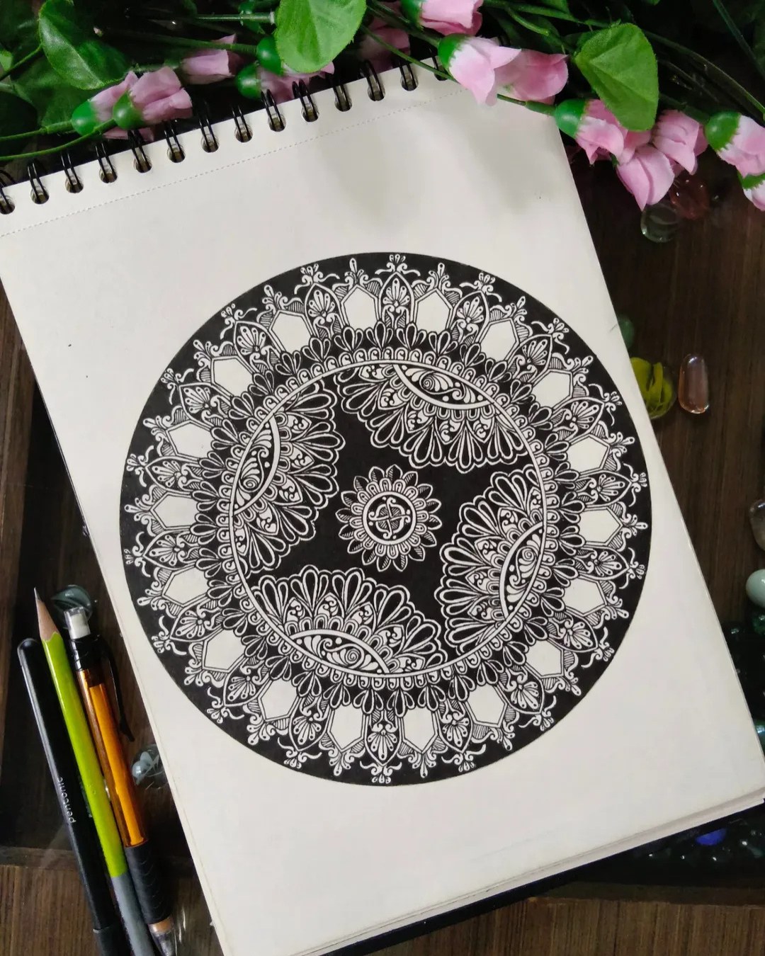 🖤✨ Layers of Calm ✨🖤
This stunning mandala by @magicalmandalas_official draws you into a world of flow and precision. The deep contrast and balanced petals create a peaceful rhythm — each layer unfolding like a quiet meditation. 🌿
Here are 5 creative takeaways from this artwork:
1️⃣ Depth in Contrast — Bold black fills highlight the delicate white strokes.
2️⃣ Perfect Symmetry — Every curve aligns with mindful precision.
3️⃣ Intricate Detailing — Tiny shapes build harmony within complexity.
4️⃣ Flow in Form — Circular motion keeps the eye gently moving inward.
5️⃣ Peaceful Presence — A reminder that patience creates beauty. 🖊️
Art by: @magicalmandalas_official 🎨
#MandalaArt #BlackAndWhiteArt #MindfulDrawing #ZenArt #CreativeBalance #DoodleArtClub #ArtForRelaxation #LineArtDesign #InspiringArtists #PatternArt #CalmingArt