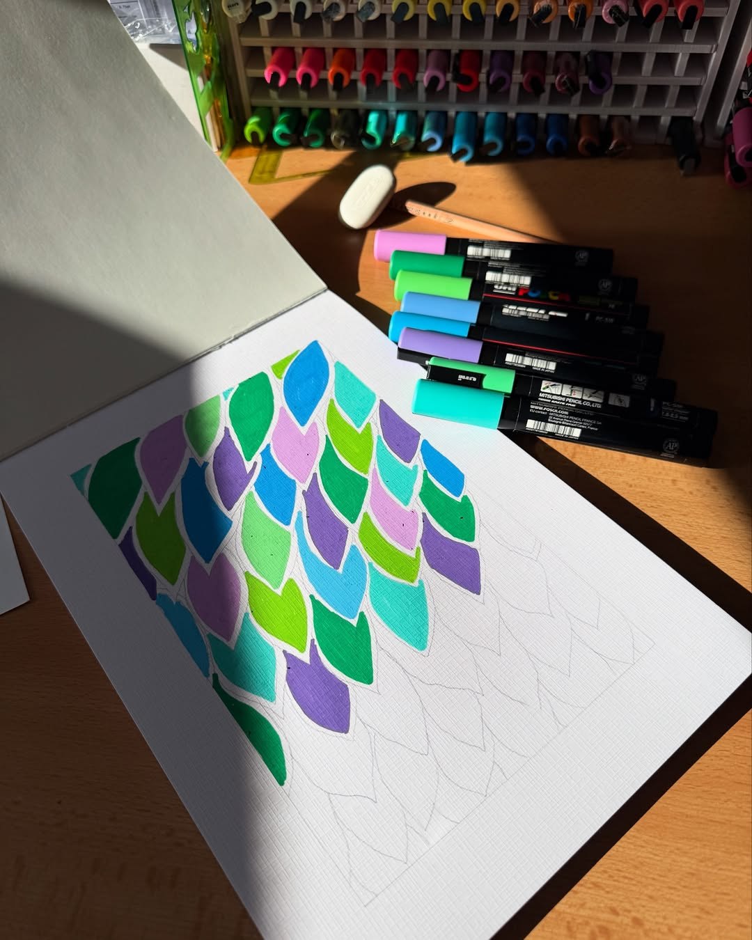 🌈🖍 Soft colors, happy scales 🖍🌈

This lovely work by ka_ho.art feels like sunlight dancing across a page. The repeating leaf-like shapes in soft blues, greens, and purples create a playful rhythm that instantly lifts your mood. The way the colors blend and flow makes it both relaxing and joyful to look at. ✨

Why this artwork stands out:

1️⃣ Gentle color palette — fresh greens, blues, and purples feel light and cheerful
2️⃣ Repeating pattern — the scale-like shapes give a smooth, satisfying flow
3️⃣ Hand-drawn charm — slightly imperfect edges make it feel warm and human
4️⃣ Soft shading — adds depth without making it heavy
5️⃣ Perfect for calm creativity — the kind of art that makes you want to keep coloring

Art by: ka_ho.art 💛

#DoodleArt #PatternArt #ColorfulSketch #MindfulDrawing #CreativeCalm #MarkerArt #SketchbookInspo #ModernDoodle #RelaxingArt #CreativeFlow