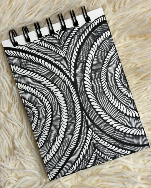 🖤🌀 Flowing lines, hypnotic calm 🌀🖤

This mesmerizing piece by @tashvisart pulls you in with its rhythmic curves and perfectly repeated strokes. The bold black ink paired with clean negative space creates a soothing visual flow that feels both energetic and meditative at the same time. ✨

Why this artwork stands out:

1️⃣ Graceful line flow — the curves guide your eyes smoothly across the page
2️⃣ Strong black-and-white contrast — bold yet calming
3️⃣ Consistent pattern rhythm — repetition that feels grounding, not busy
4️⃣ Beautiful spacing — detailed without feeling crowded
5️⃣ Mindful movement — the kind of art you can stare at and slowly unwind

Art by: @tashvisart 💛

#DoodleArt #InkArt #PatternDrawing #MindfulDrawing #BlackAndWhiteArt #SketchbookArt #CreativeCalm #ZentangleInspired #ArtForRelaxation #CreativeFlow