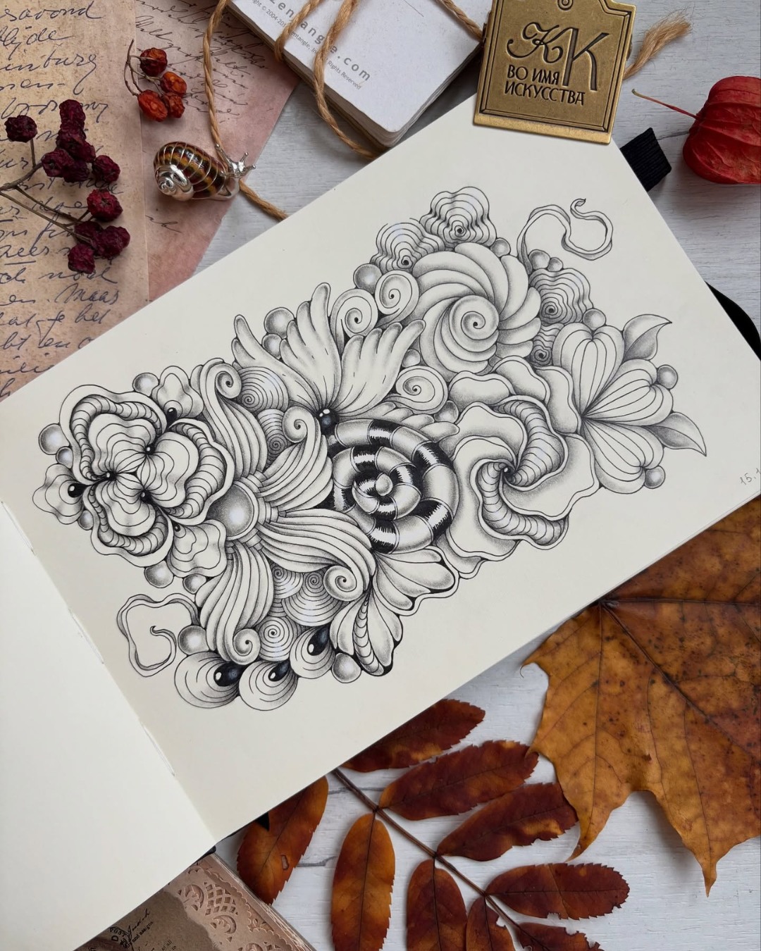 🌸✨ A Garden of Intricate Blooms ✨🌸
This stunning artwork by @myflowerdream brings together an enchanting collection of flowers, flowing petals, spirals, and delicate organic patterns in a beautifully detailed composition. Each element is carefully layered into the next, creating a rich floral arrangement filled with movement, texture, and intricate linework. 🌿
The monochromatic style allows the details to truly shine. From the softly shaded petals and rounded berries to the tiny spirals and flowing decorative lines, every part of the artwork adds another layer of depth. The surrounding dried leaves, vintage papers, and natural textures also complement the artwork beautifully, giving the entire presentation a warm, artistic, and timeless feeling. 🍂✨
Why this artwork stands out:
1️⃣ Intricate floral composition — a beautiful mix of flowers, petals, leaves, and decorative elements
2️⃣ Detailed linework — countless fine lines and patterns give each flower its own unique character
3️⃣ Beautiful shading — soft gradients and highlights create depth and dimension throughout the design
4️⃣ Organic movement — flowing petals, curls, and spirals guide the eye naturally across the artwork
5️⃣ Monochromatic beauty — the black-and-white style keeps the focus on texture, detail, and craftsmanship
Art by: @myflowerdream 🤍
#FloralArt #DoodleArt #PatternArt #BotanicalArt #LineArt #HandDrawnArt #InkDrawing #DoodleArtClub #SketchbookArt #ArtInspiration #FloralIllustration #MindfulArt #CreativePatterns #DecorativeArt #ArtCommunity